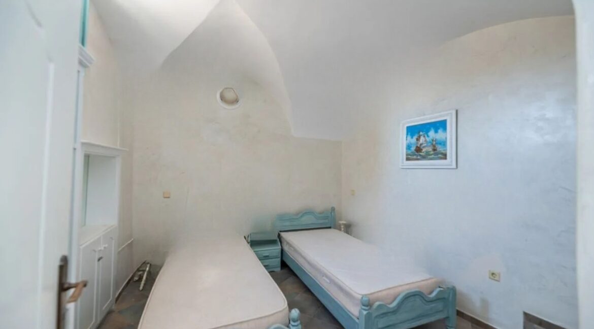 Traditional Complex for Sale in Vothonas Santorini 21