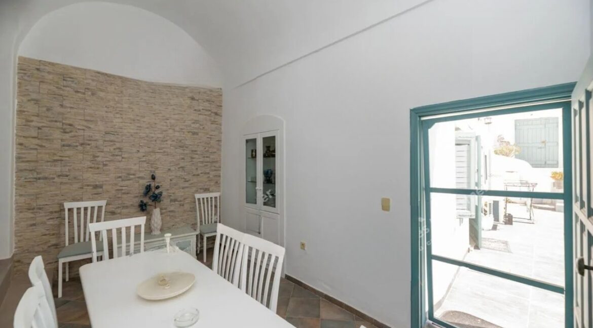 Traditional Complex for Sale in Vothonas Santorini 6