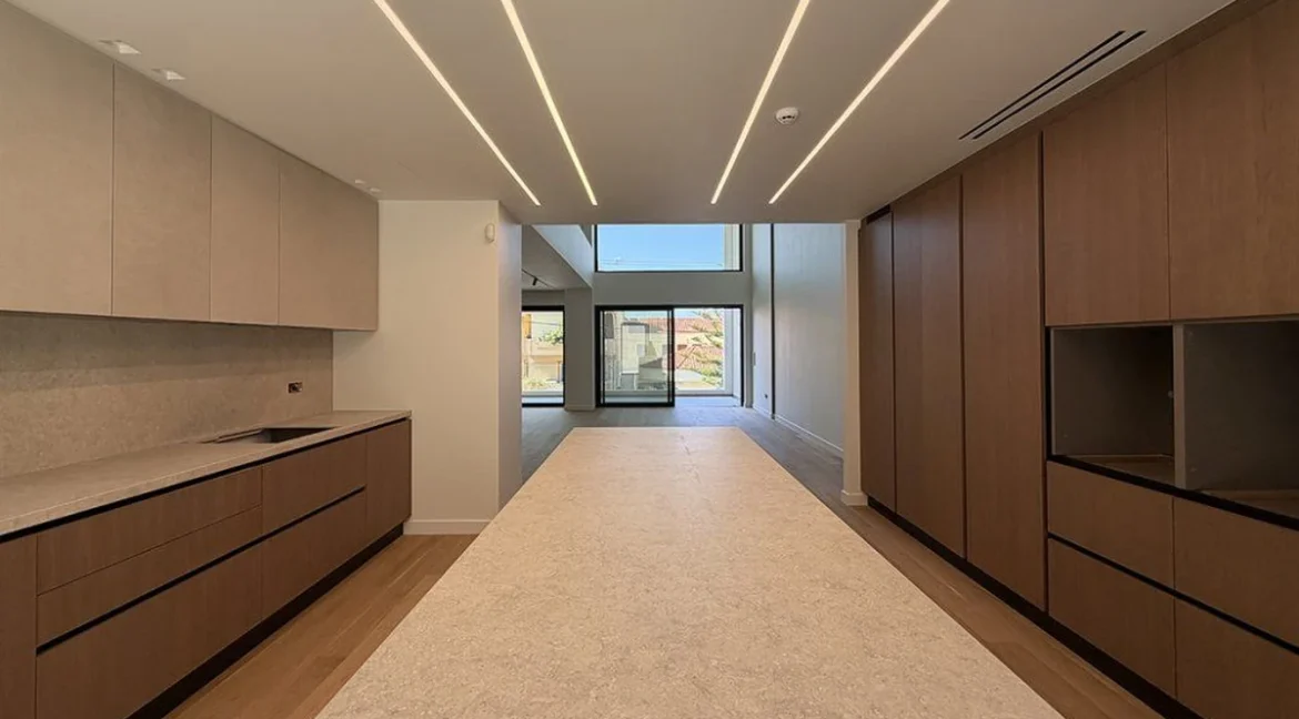 invest-in-a-property-in-athens-91309143_07
