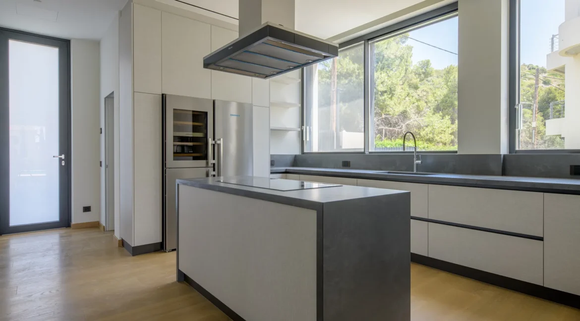 invest-in-a-sea-view-villa-in-athens-15691793_02