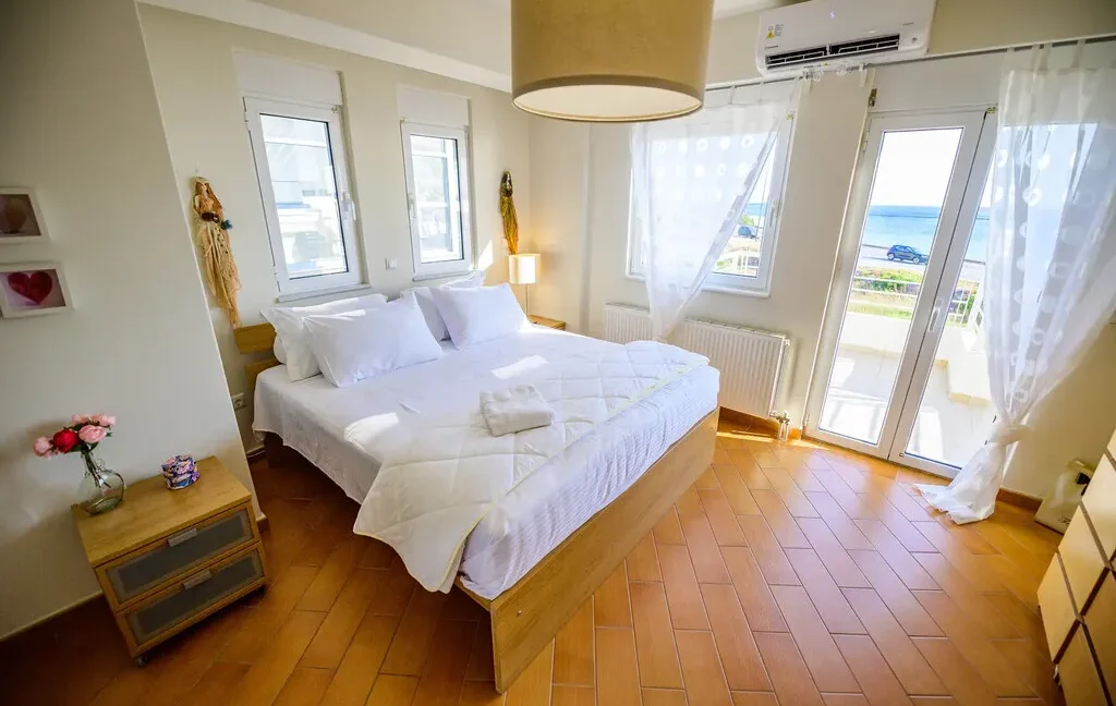 seafront-villa-for-sale-in-athens-18123477_03