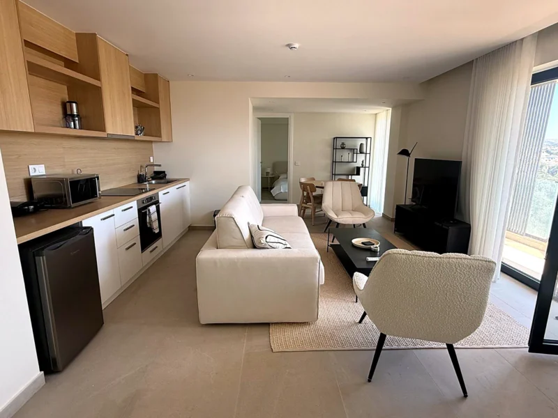 2-Bedroom Apartment for rent Varkiza – 85 m²