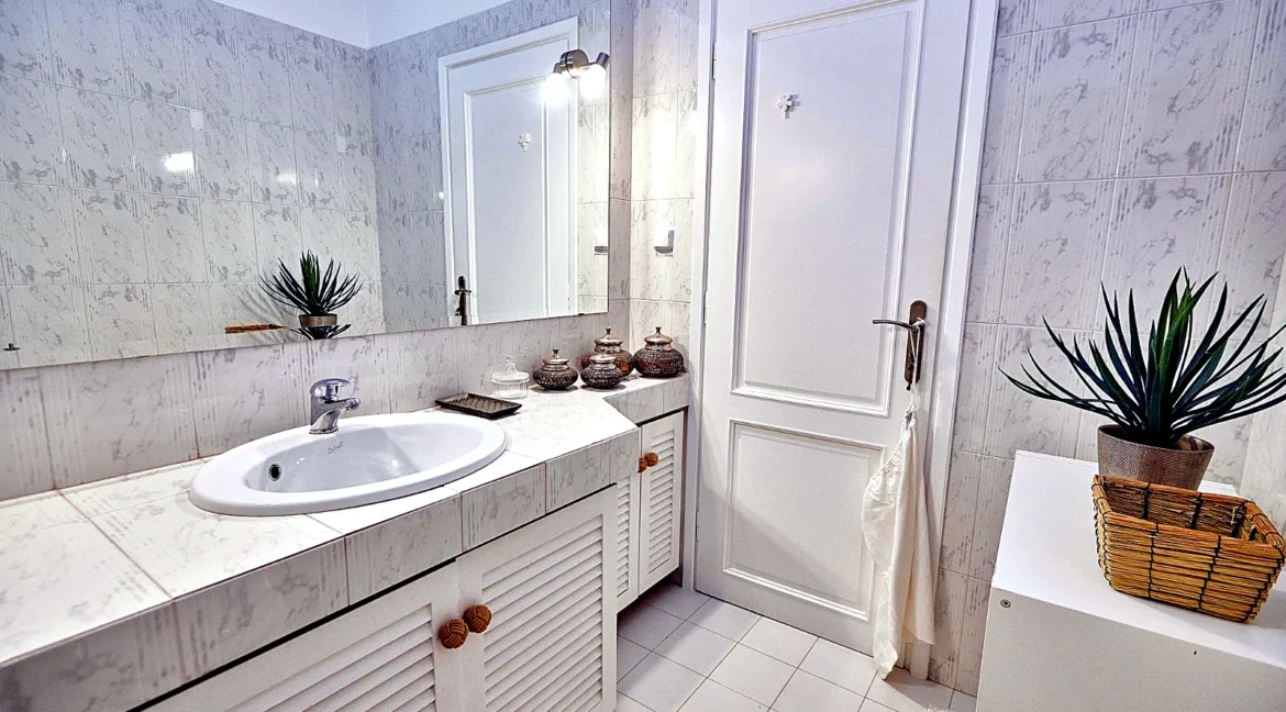 2-bedroom-apartment-for-rent-voula-150-m-70732467_13