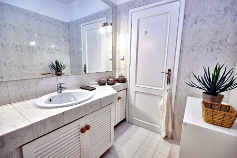 2-bedroom-apartment-for-rent-voula-150-m-70732467_13