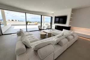 3-Bedroom Maisonette for rent Voula, Center – 180 m²