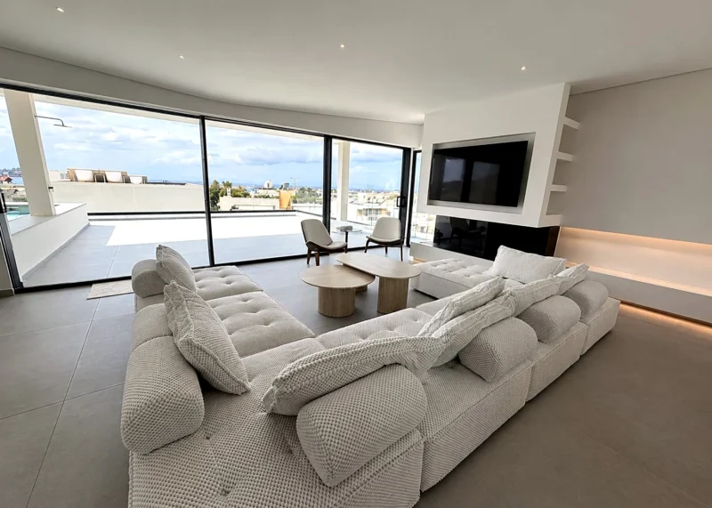 3-Bedroom Maisonette for rent Voula, Center – 180 m²