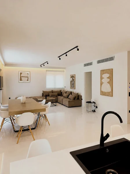 4-Bedroom Apartment for rent Vouliagmeni, Center – 210 m²