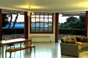 4-Bedroom Maisonette for rent Vouliagmeni, Center – 250 m²
