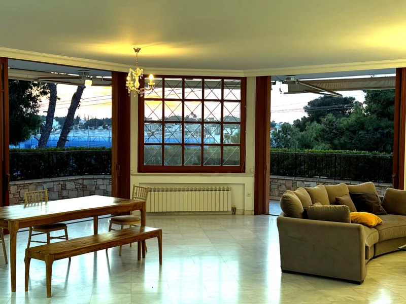 4-Bedroom Maisonette for rent Vouliagmeni, Center – 250 m²