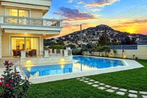 4-Bedroom Villa for rent Varkiza, Vari – 500 m²