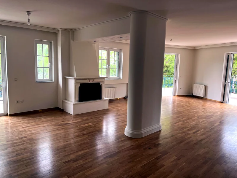 5-Bedroom Maisonette for rent Vouliagmeni, Center – 220 m²
