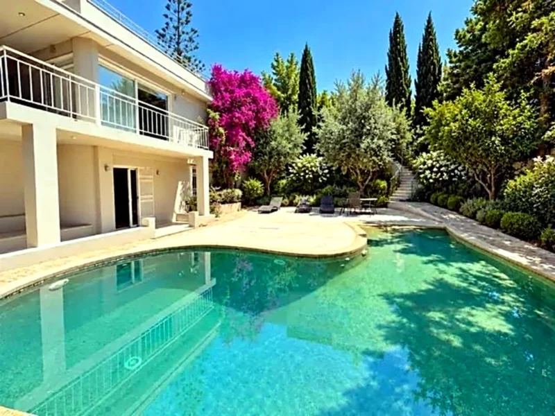 7-Bedroom House for rent Voula, Center – 400 m²