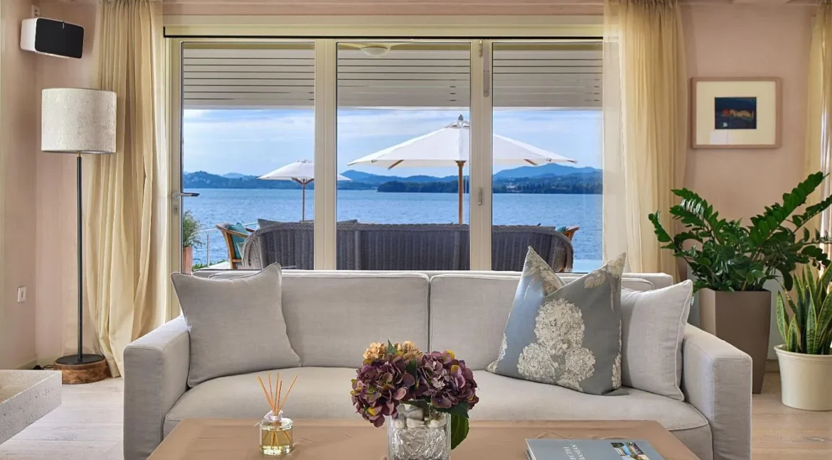 beautiful-beachfront-villa-for-sale-in-c-18369544_02