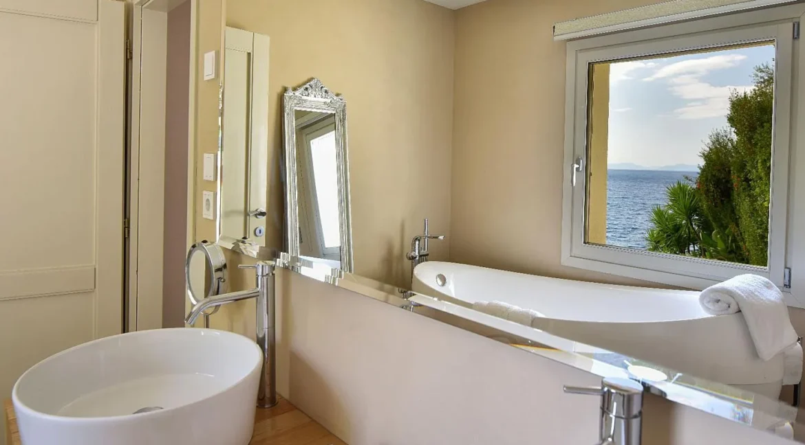 beautiful-beachfront-villa-for-sale-in-c-18369544_05