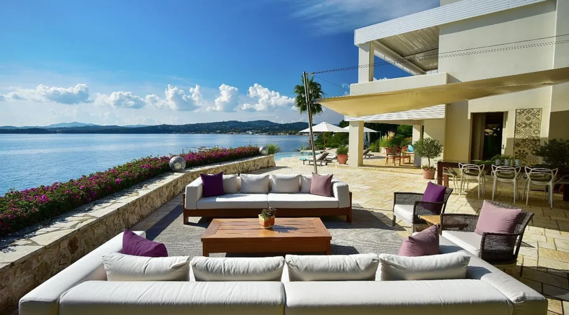 beautiful-beachfront-villa-for-sale-in-c-18369544_07