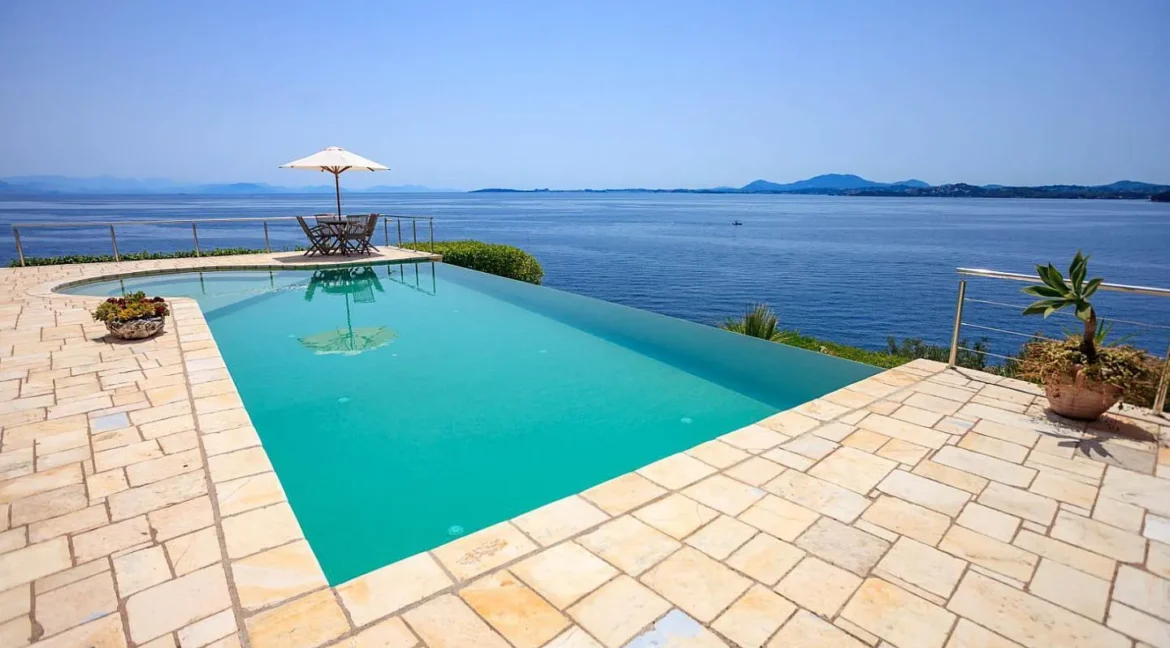 beautiful-beachfront-villa-for-sale-in-c-18369544_09