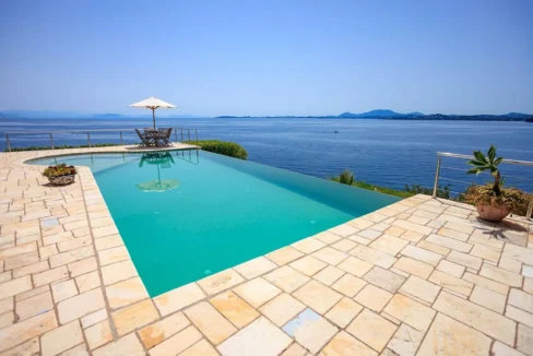 beautiful-beachfront-villa-for-sale-in-c-18369544_09