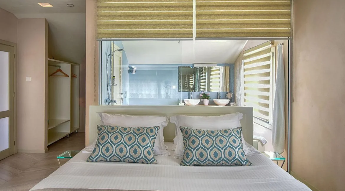 beautiful-beachfront-villa-for-sale-in-c-18369544_13