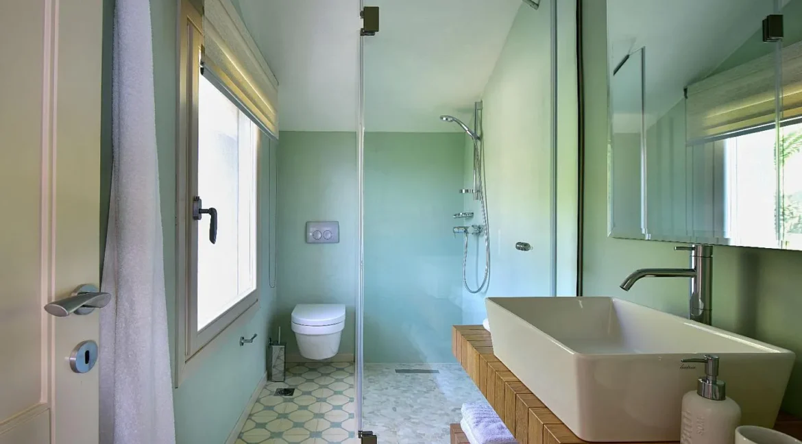 beautiful-beachfront-villa-for-sale-in-c-18369544_15