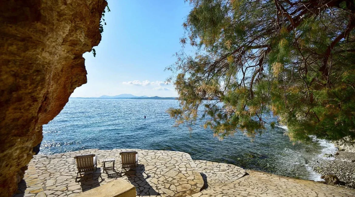 beautiful-beachfront-villa-for-sale-in-c-18369544_19