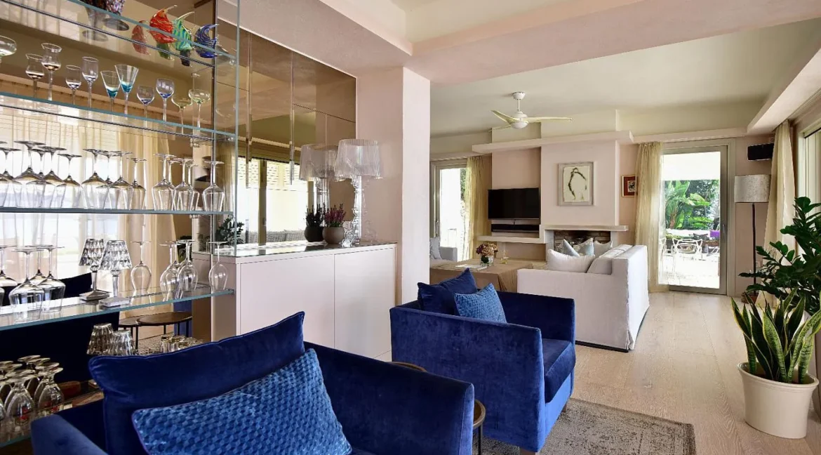 beautiful-beachfront-villa-for-sale-in-c-18369544_21