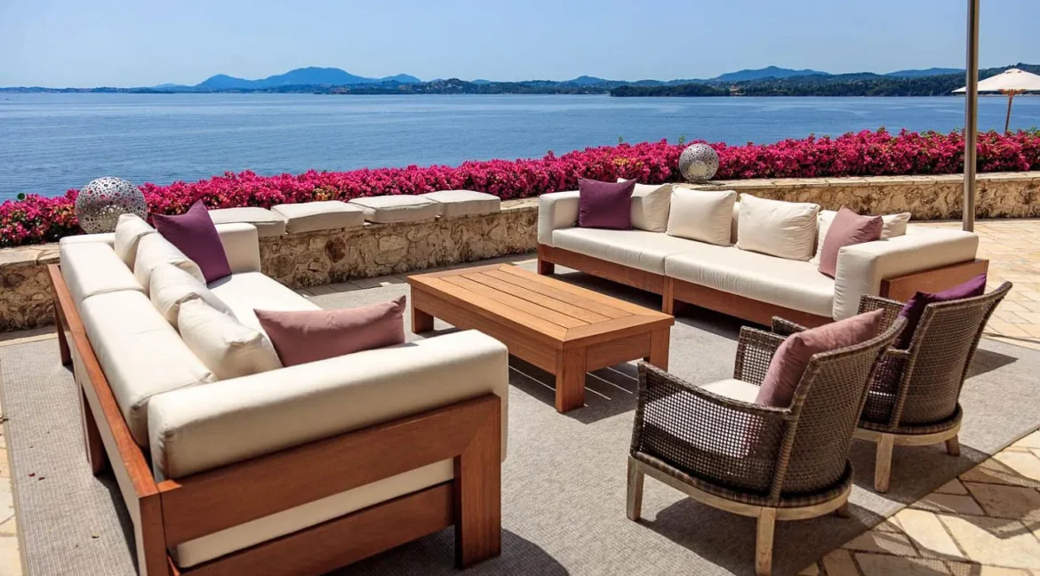 beautiful-beachfront-villa-for-sale-in-c-18369544_25
