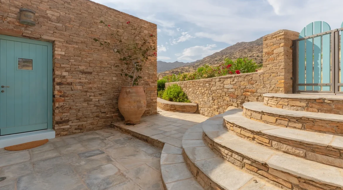 beautiful-panoramic-house-for-sale-in-io_07