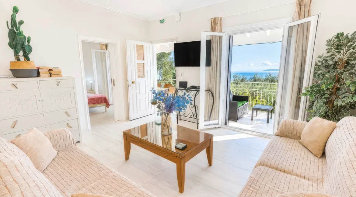 beautiful-waterfront-villa-for-sale-in-c-18832365_02