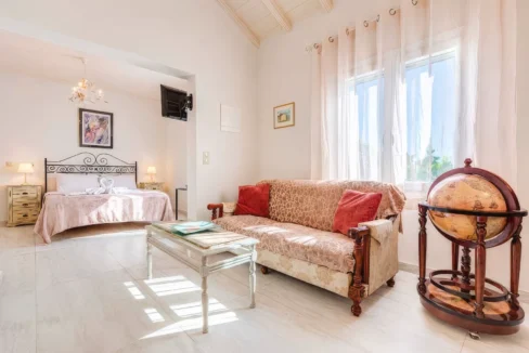 beautiful-waterfront-villa-for-sale-in-c-18832365_03