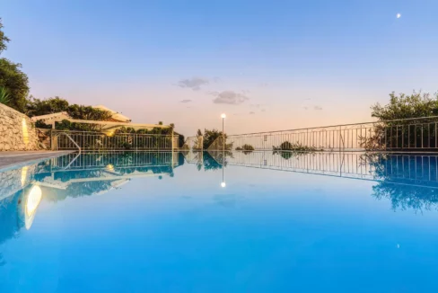 beautiful-waterfront-villa-for-sale-in-c-18832365_06
