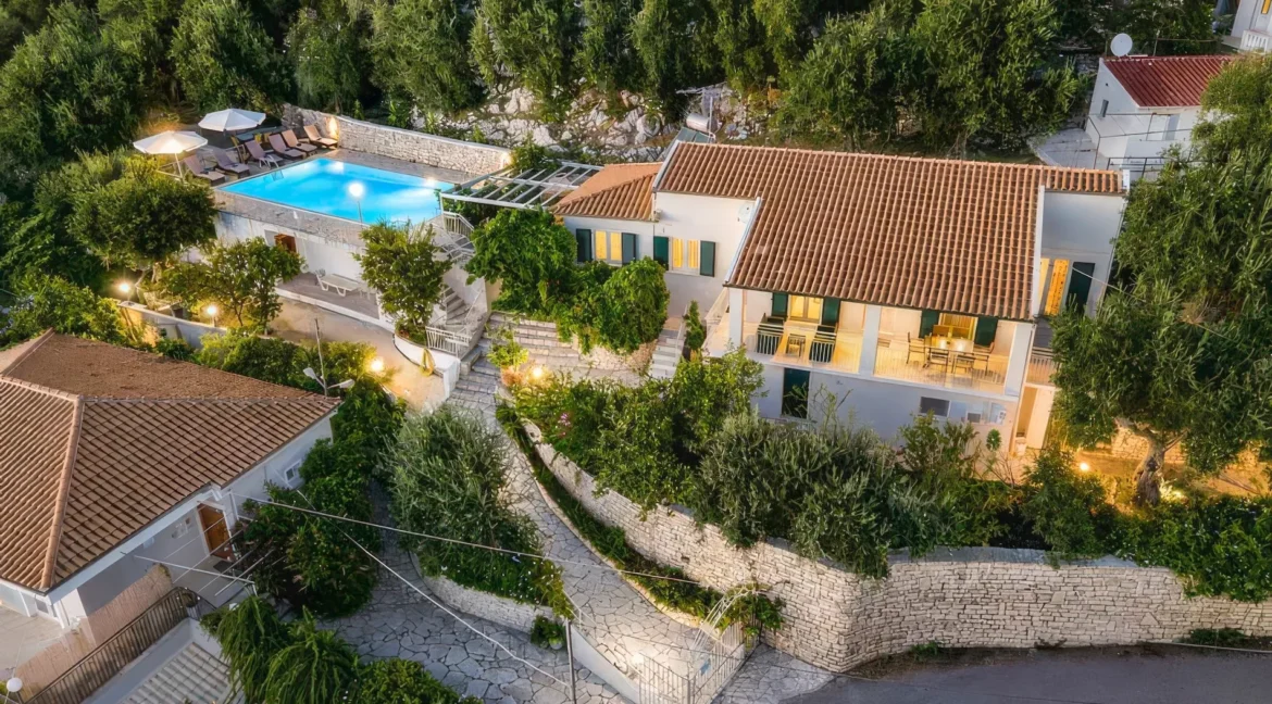 beautiful-waterfront-villa-for-sale-in-c-18832365_07