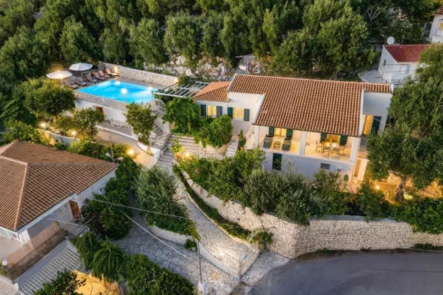 beautiful-waterfront-villa-for-sale-in-c-18832365_07