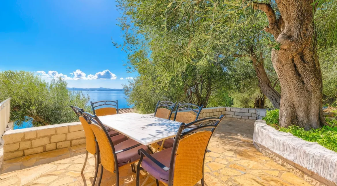 beautiful-waterfront-villa-for-sale-in-c-18832365_08