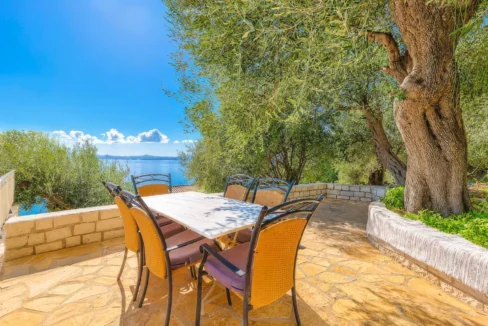 beautiful-waterfront-villa-for-sale-in-c-18832365_08