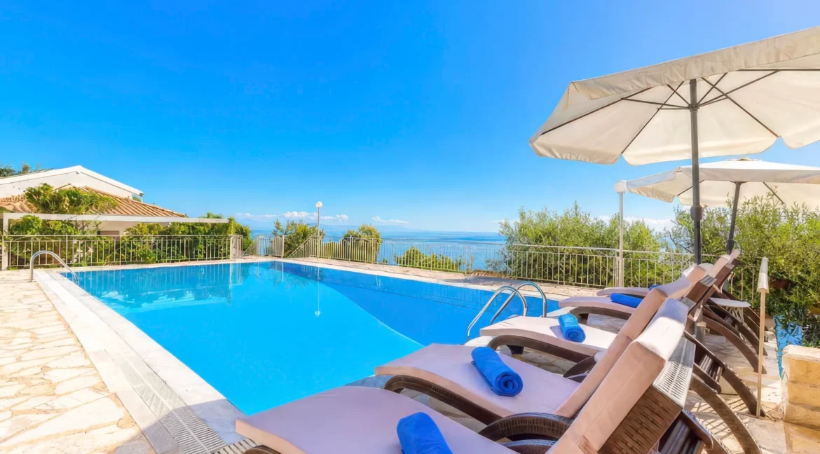 beautiful-waterfront-villa-for-sale-in-c-18832365_09