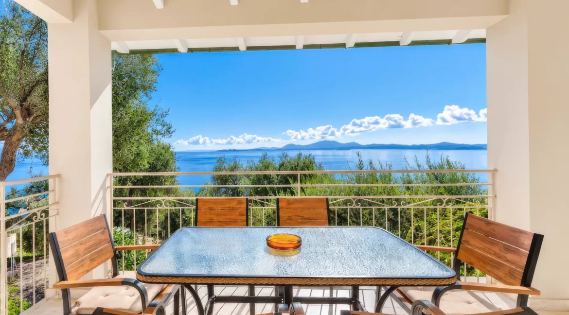 beautiful-waterfront-villa-for-sale-in-c-18832365_10