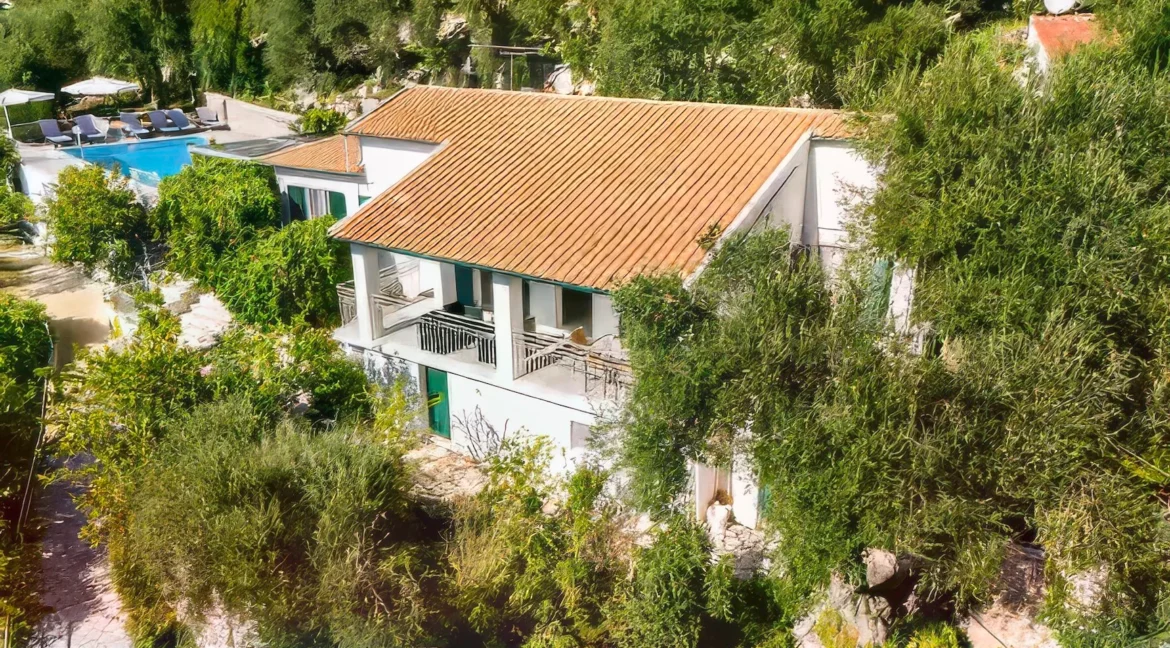 beautiful-waterfront-villa-for-sale-in-c-18832365_11