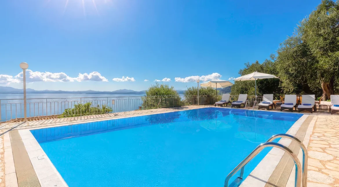 beautiful-waterfront-villa-for-sale-in-c-18832365_14
