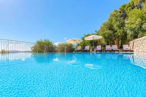beautiful-waterfront-villa-for-sale-in-c-18832365_15