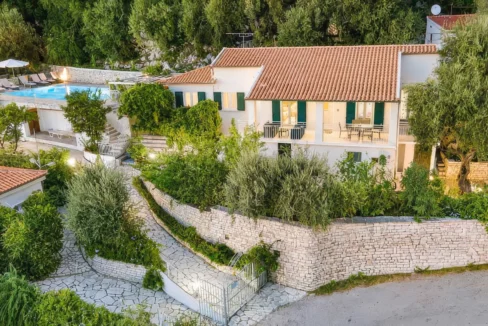 beautiful-waterfront-villa-for-sale-in-c-18832365_16