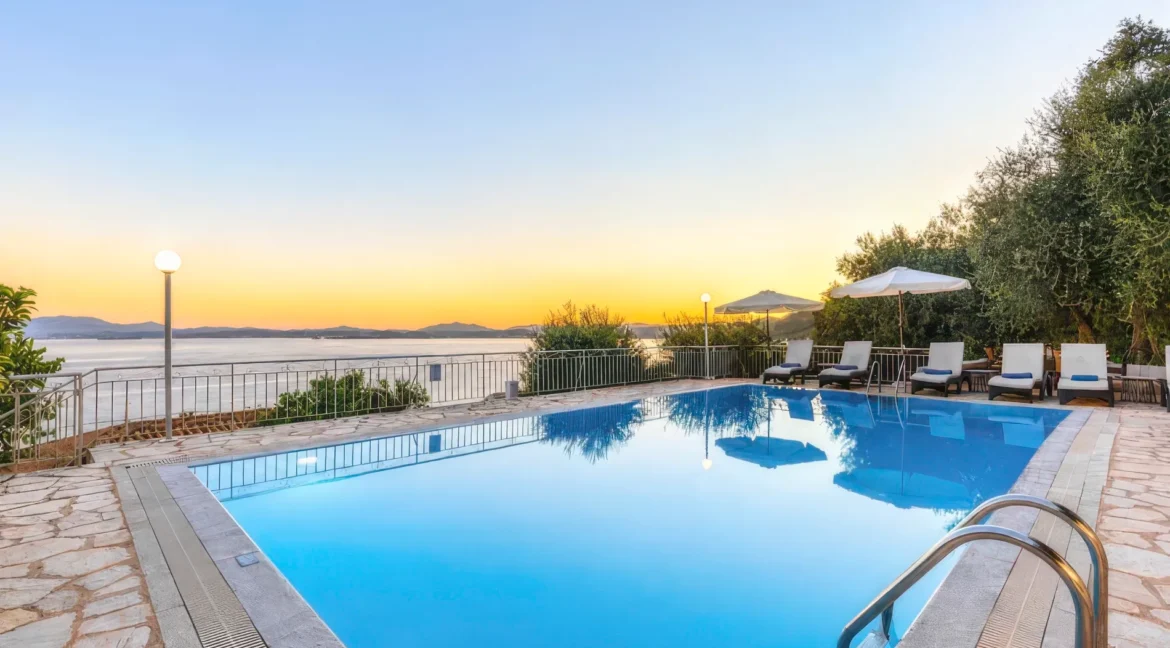 beautiful-waterfront-villa-for-sale-in-c-18832365_17