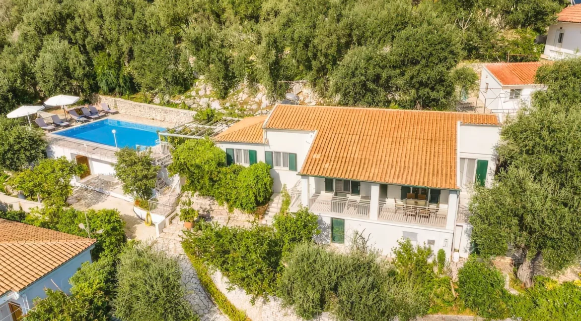 beautiful-waterfront-villa-for-sale-in-c-18832365_18