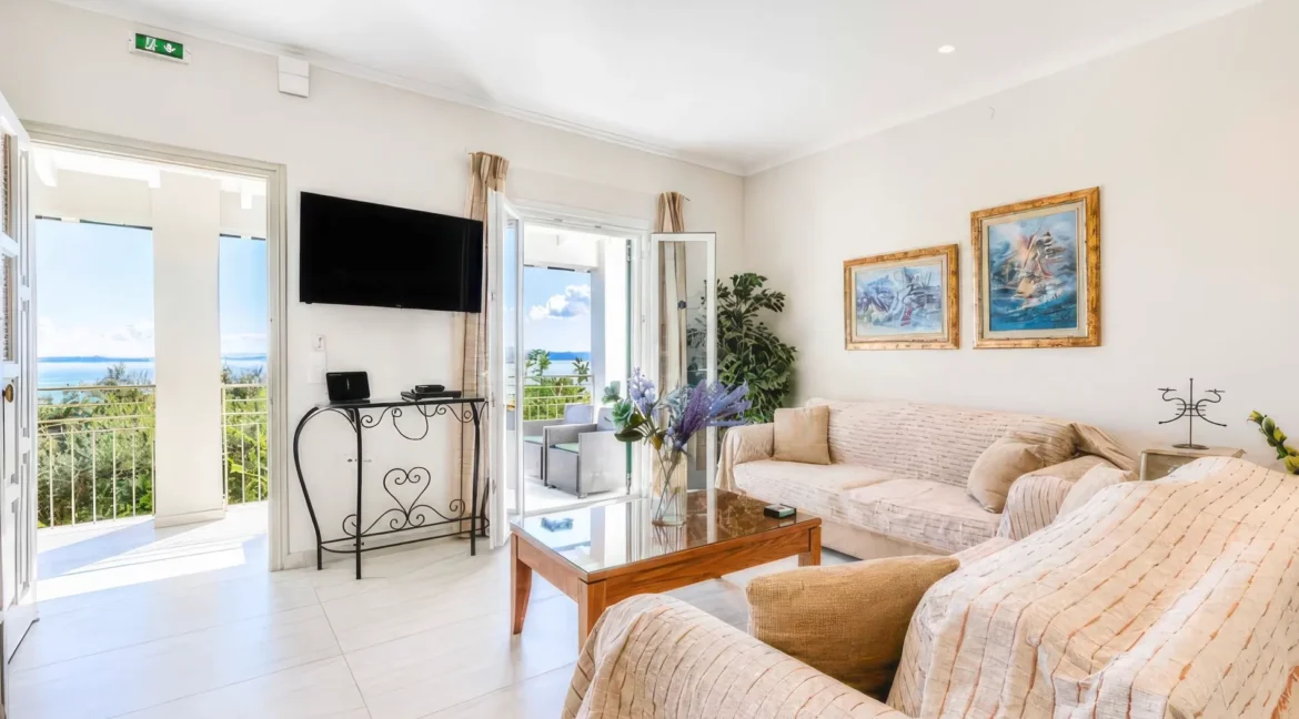 beautiful-waterfront-villa-for-sale-in-c-18832365_19