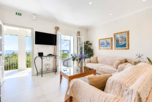 beautiful-waterfront-villa-for-sale-in-c-18832365_19