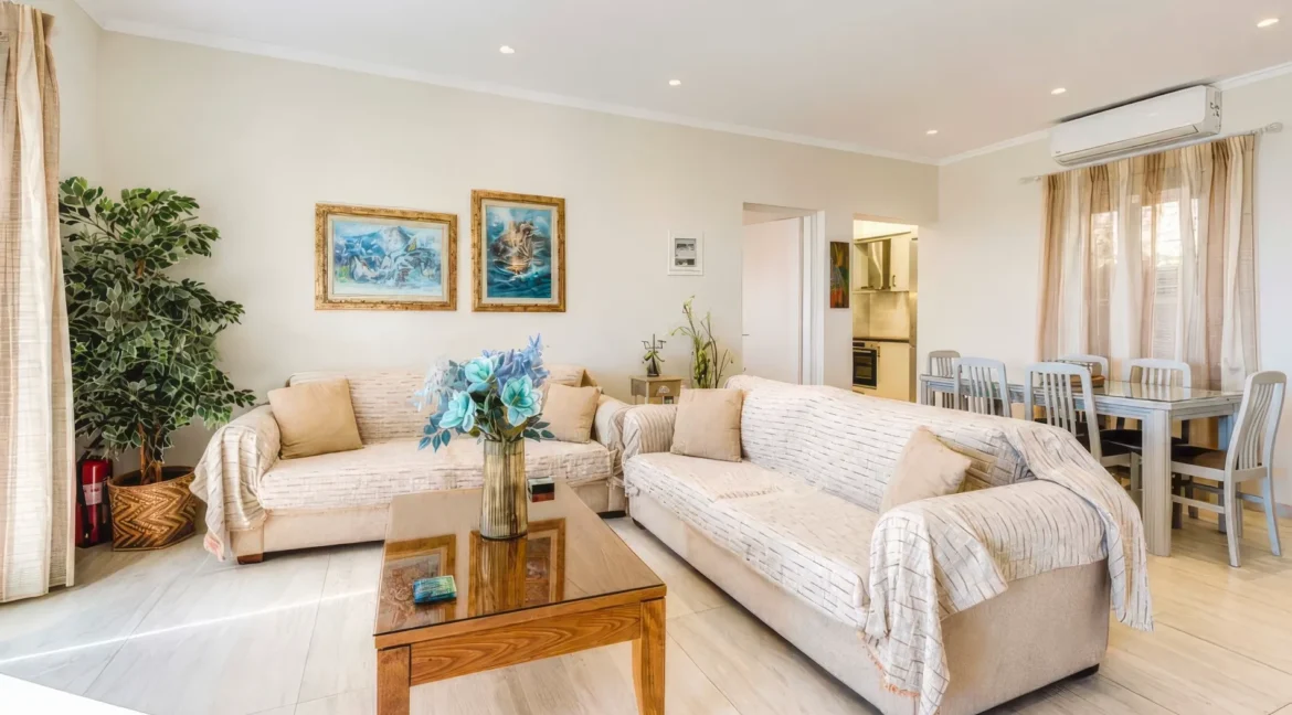 beautiful-waterfront-villa-for-sale-in-c-18832365_20