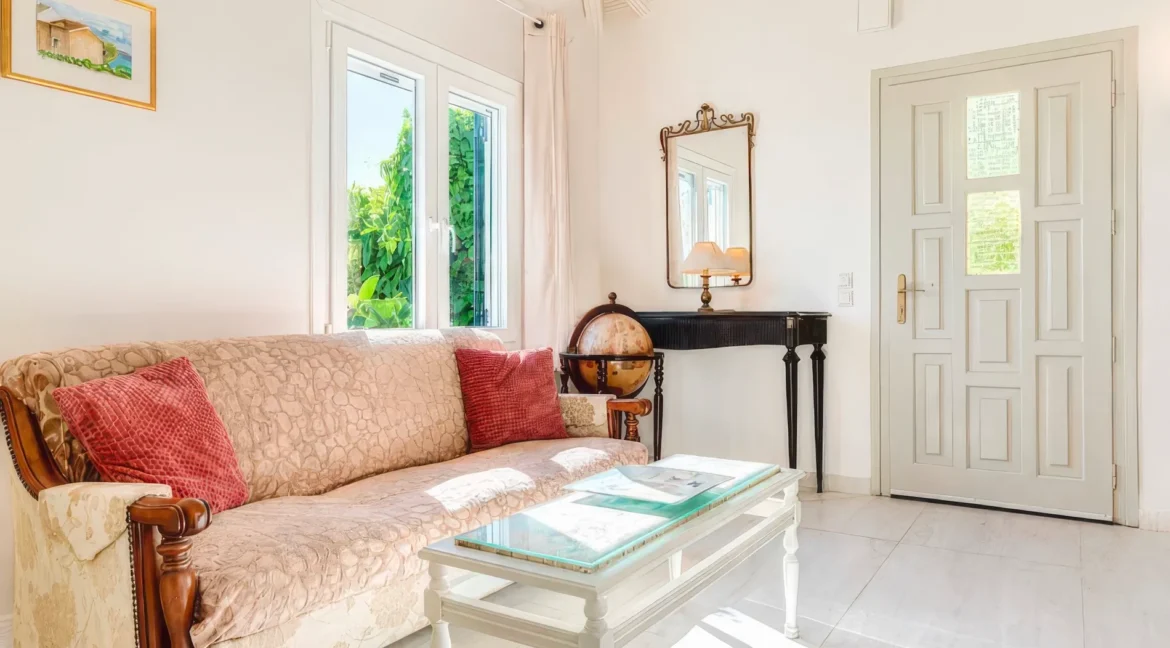 beautiful-waterfront-villa-for-sale-in-c-18832365_21