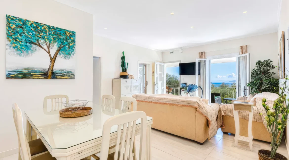beautiful-waterfront-villa-for-sale-in-c-18832365_22