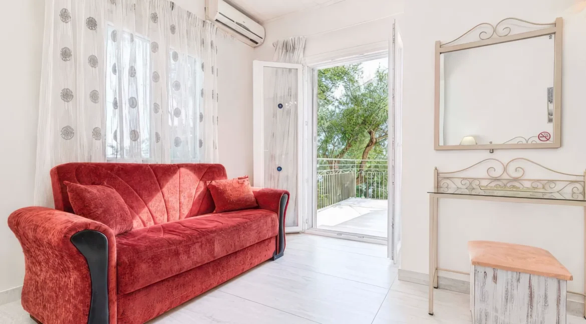 beautiful-waterfront-villa-for-sale-in-c-18832365_23
