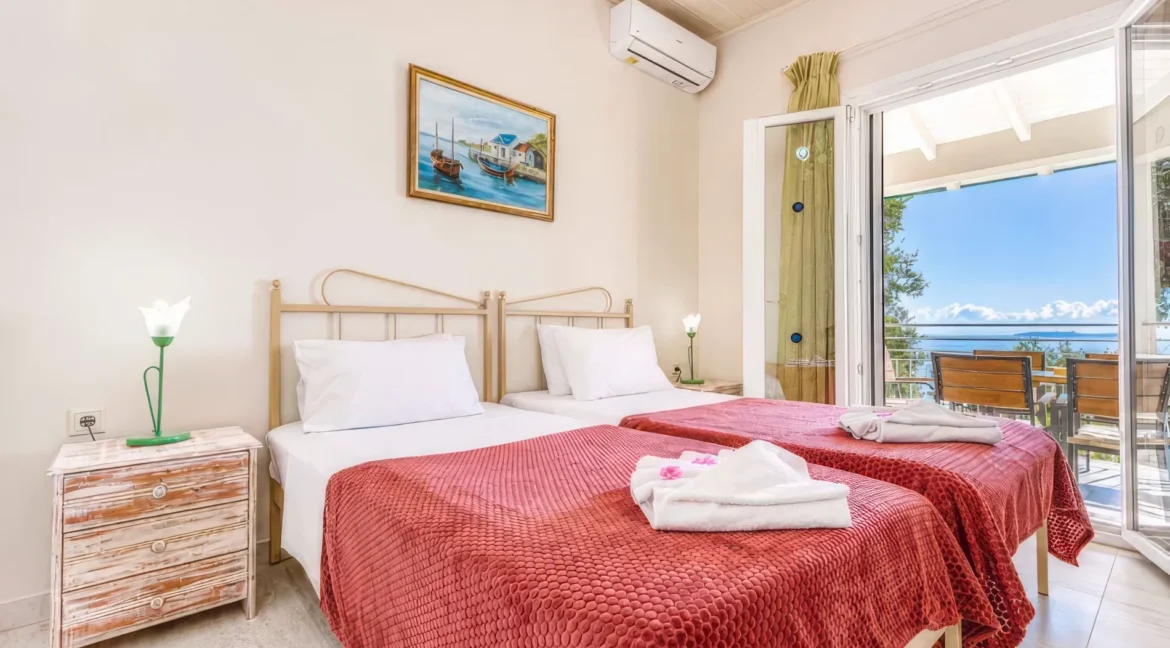beautiful-waterfront-villa-for-sale-in-c-18832365_25