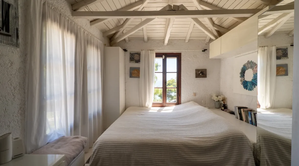 buy-a-waterfront-villa-in-halkidiki_04